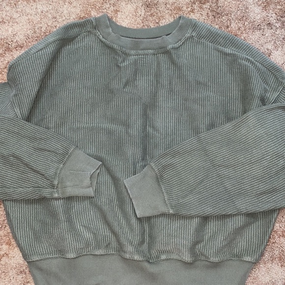 Aerie matching crewneck and shorts set - Picture 3 of 5